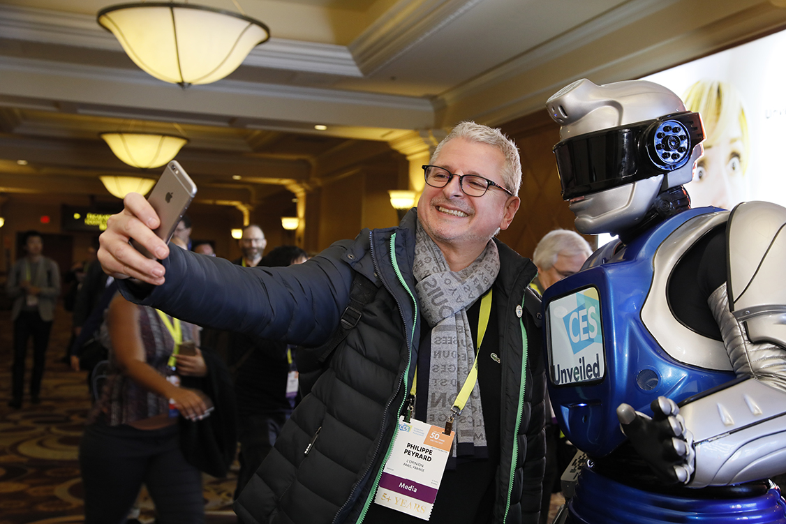 CES robot interactive